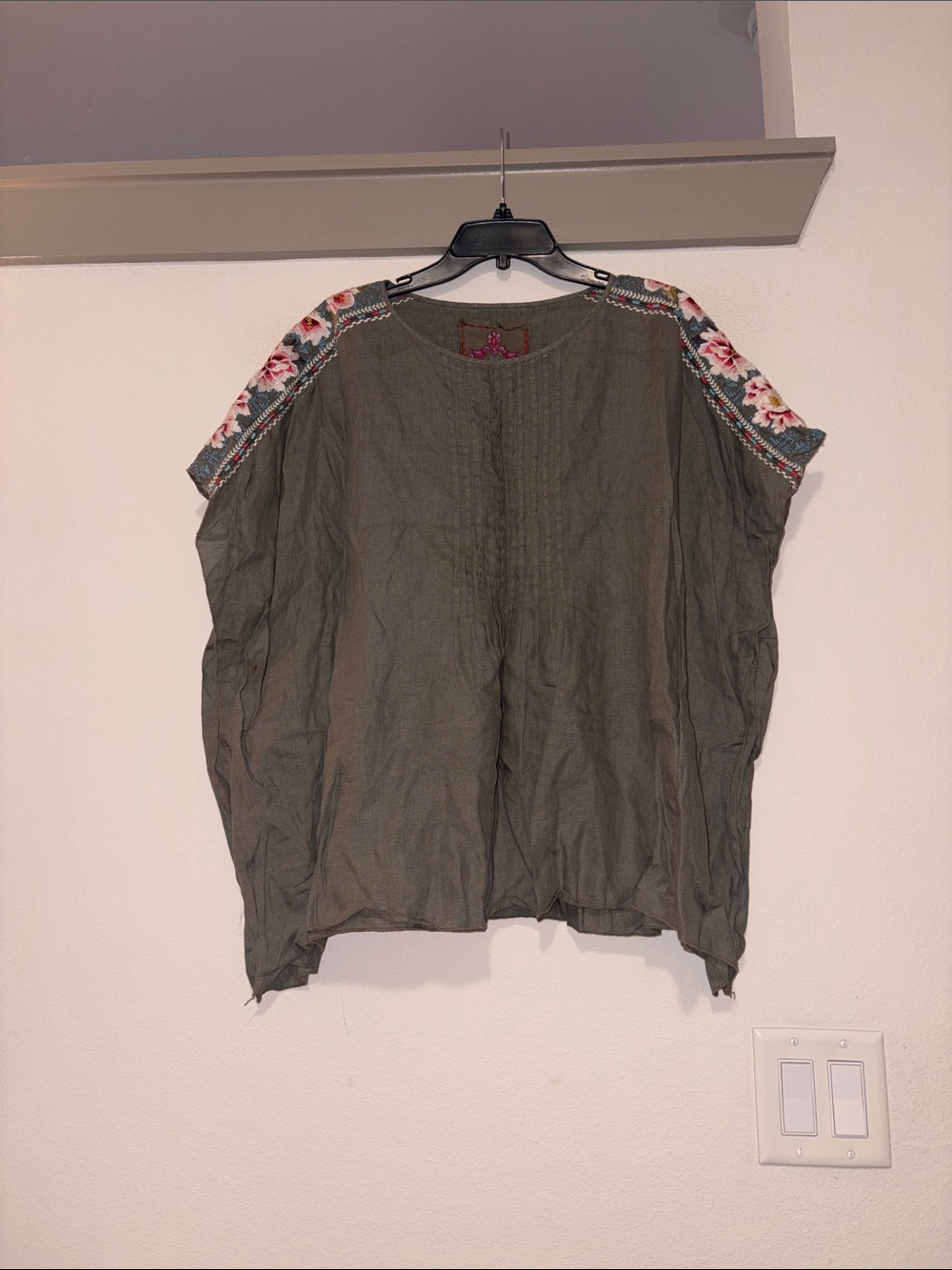 Johnny Was 100% Linen Embroidered Poncho Style Top SZ S EUC